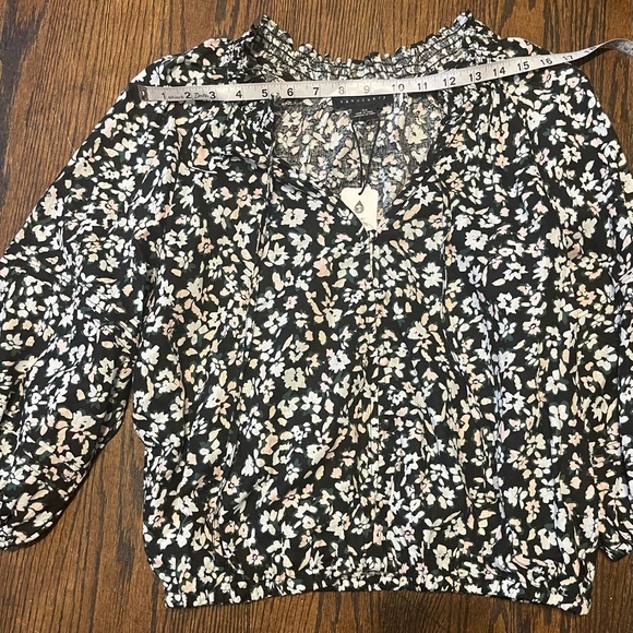 Chic sanctuary Black and White 🤍💎🌷Floral Blouse - Picture 11 of 14